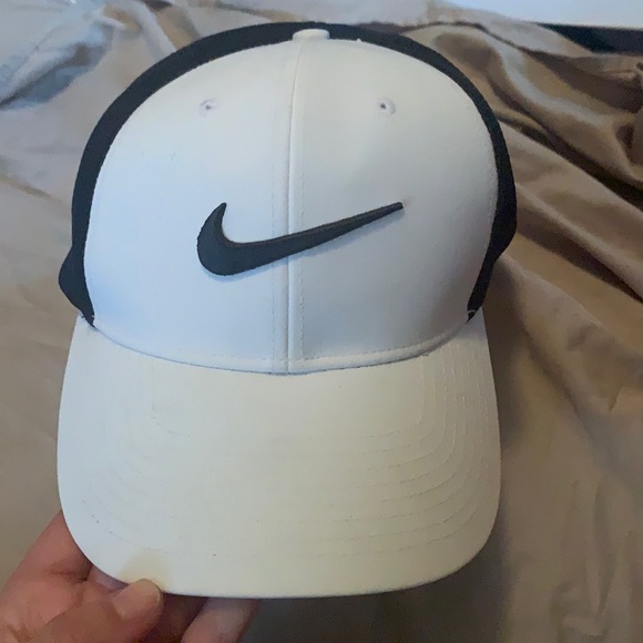Men’s Nike golf hat - Picture 1 of 3